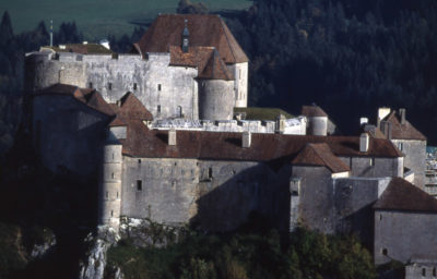 Château de Joux proche de l'hôtel restaurant Le Tillau