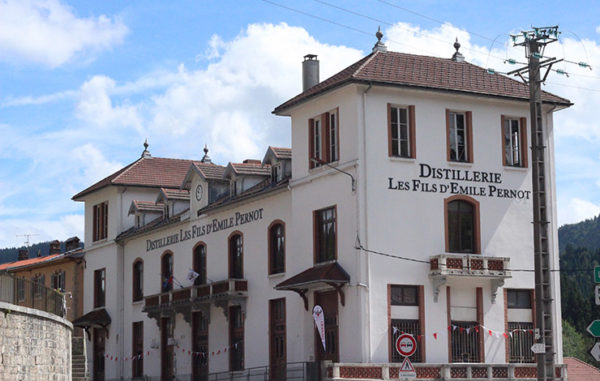 Distillerie Les Fils d’Emile PERNOT à 10 minutes de l'hôtel restaurant Le Tillau